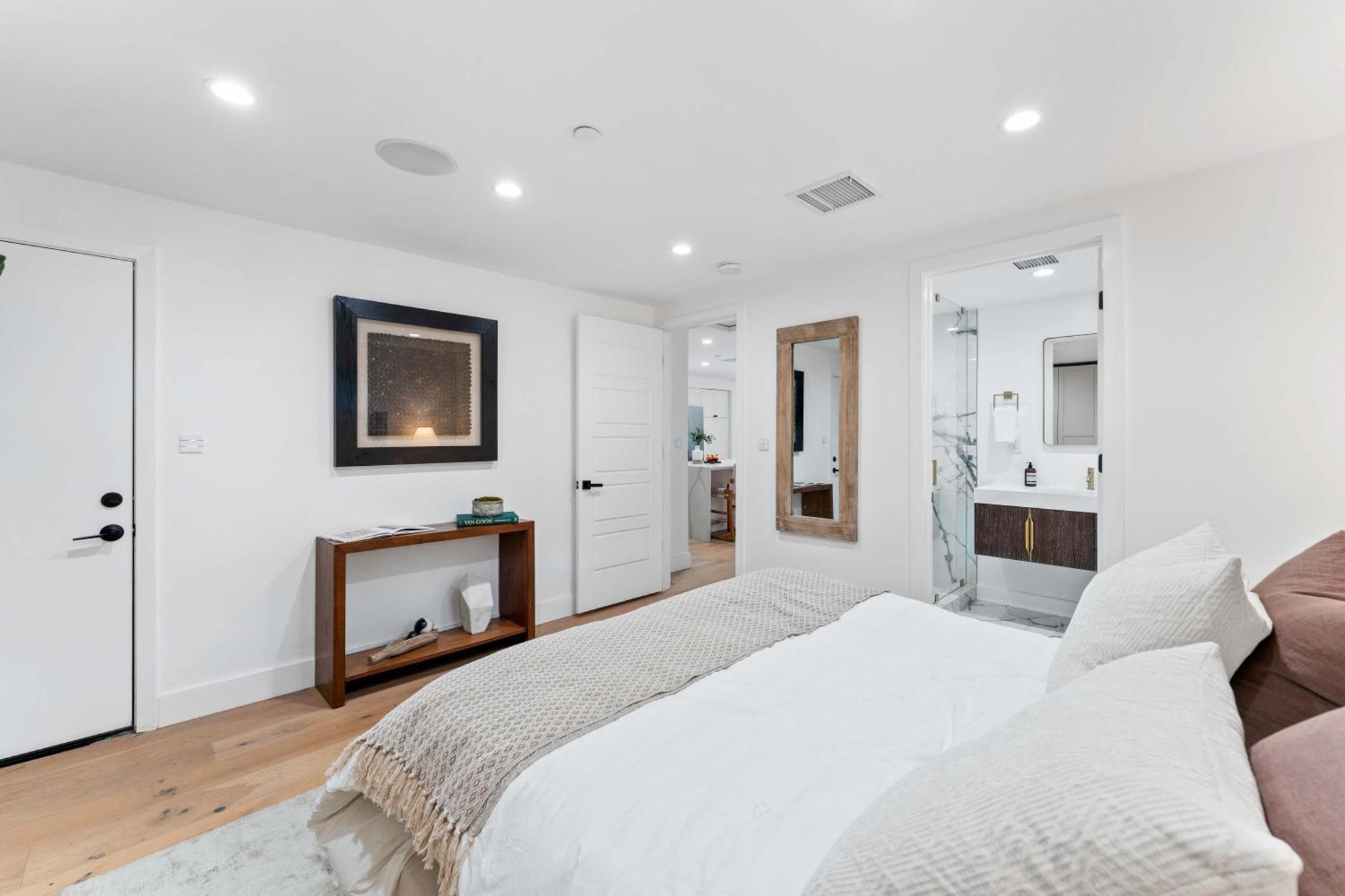 Luxury Living 3br House With Outdoor Space, Parking Holiday home Los Angeles