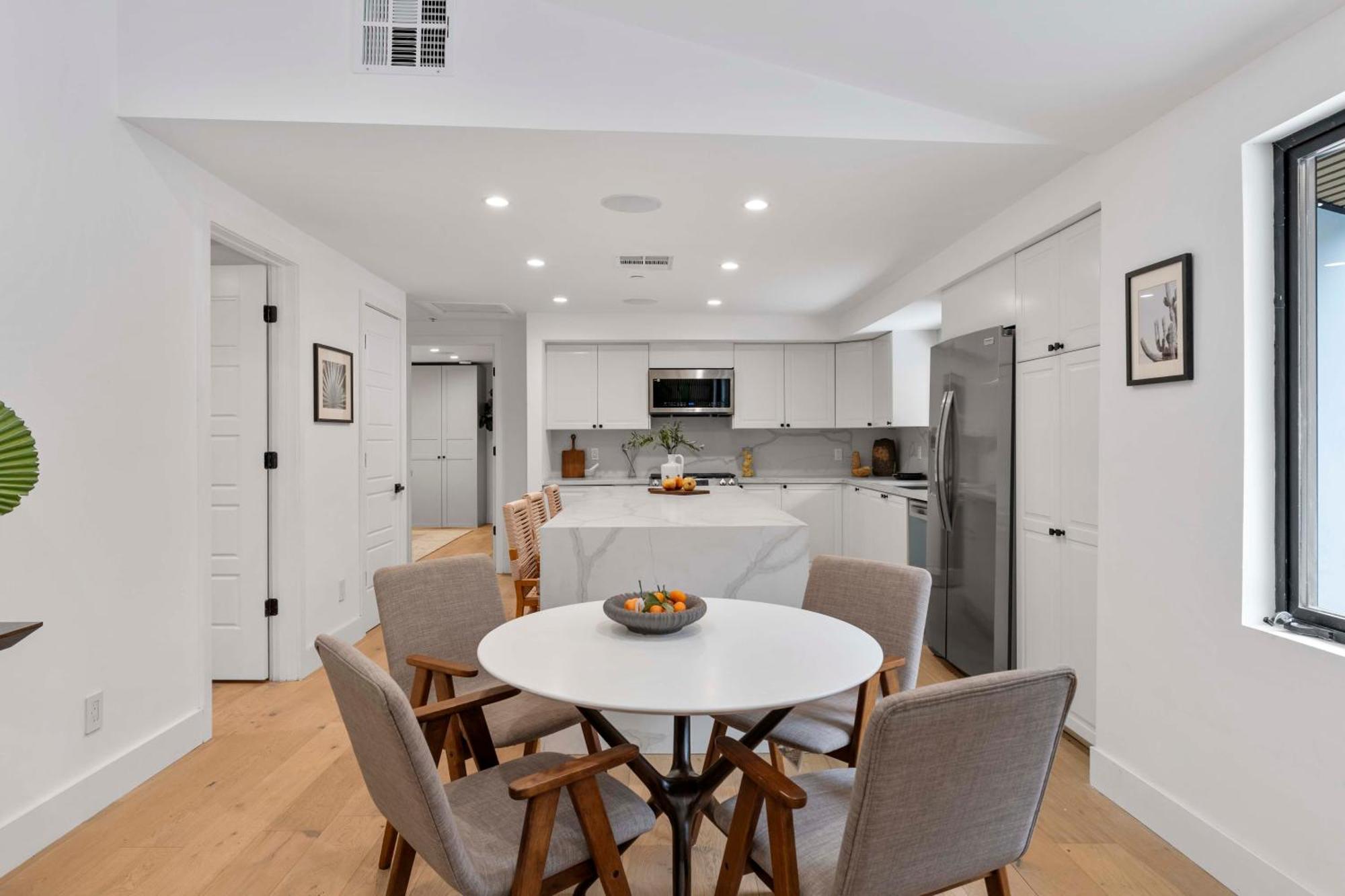 Luxury Living 3br House With Outdoor Space, Parking Casa de férias
